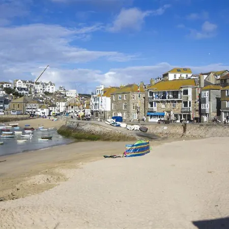 Holiday home The Little House The Wharf *